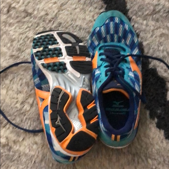 Like new mizuno running shoes sz 8.5 - Picture 3 of 3